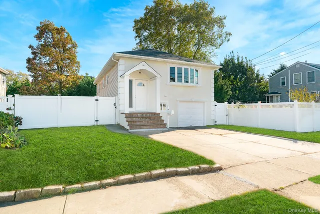 $749,999 | 880 Washington Street, Baldwin, NY 11510