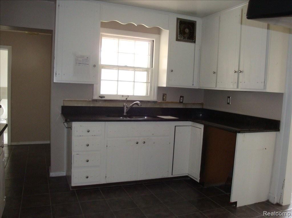 1034 Hampton Road Grosse Pointe, MI 48236 - Photo 2 of 14 Extra Photo - Kitchen
