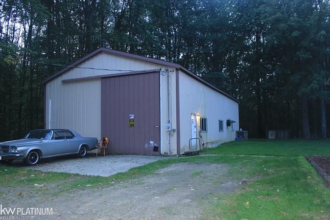 4406 County Line Road New Haven, MI 48050 - Photo 5 of 21 31331793-4.JPG
