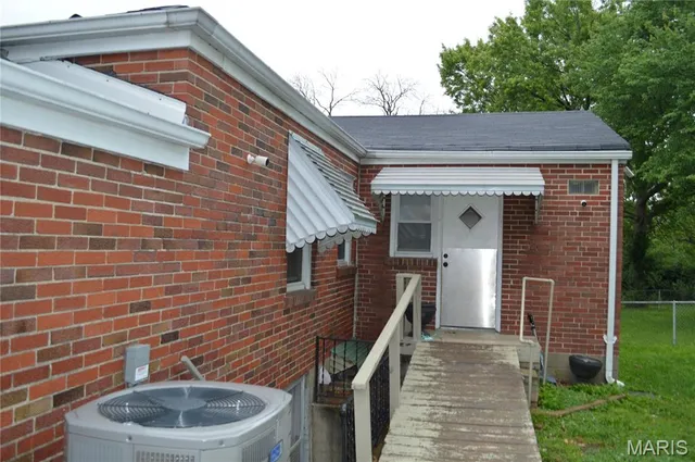 $189,900 | 3520 Wismer Road, Breckenridge Hills, MO 63074