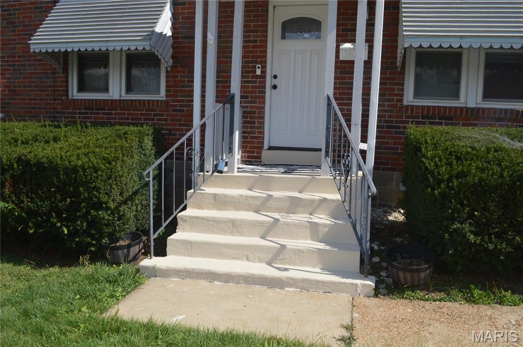 3520 Wismer Road Breckenridge Hills, MO 63074 - Photo 6 of 30