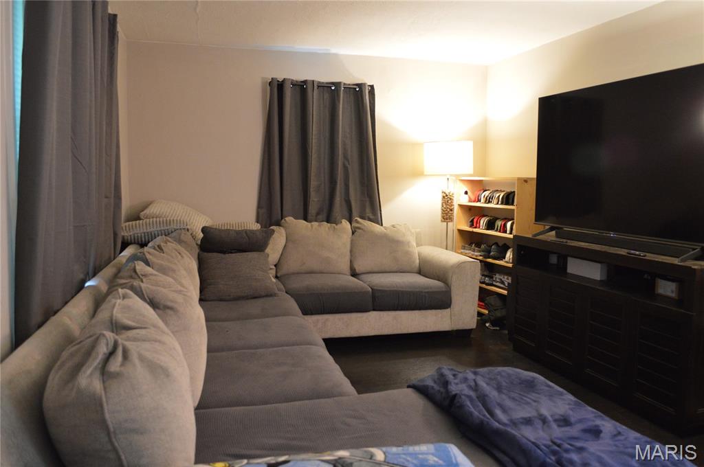 3520 Wismer Road Breckenridge Hills, MO 63074 - Photo 7 of 30