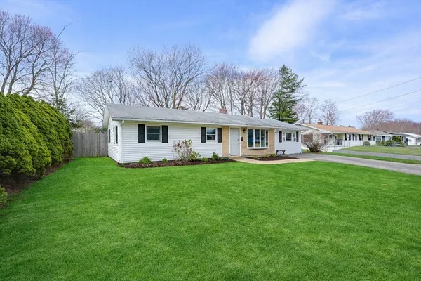 $489,900 | 39 Marion Street, Holbrook, MA 02343