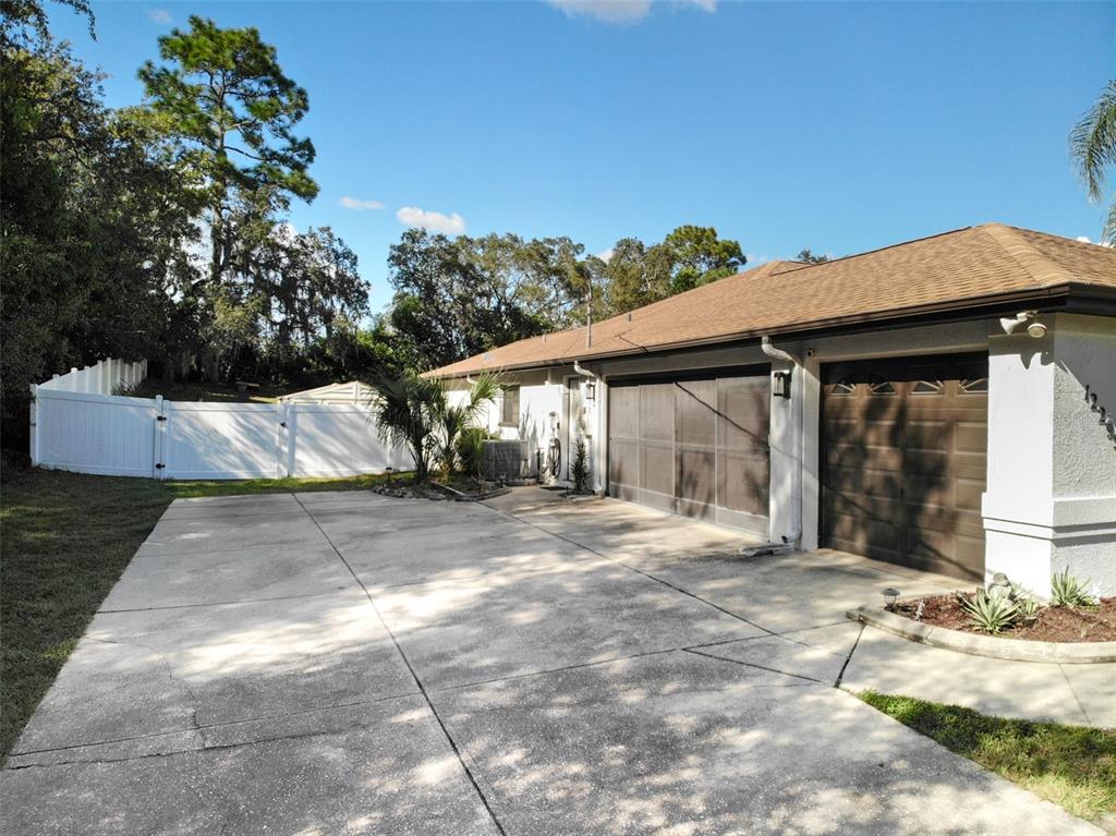 12295 Comstock Street Spring Hill, FL 34609 - Photo 3 of 40