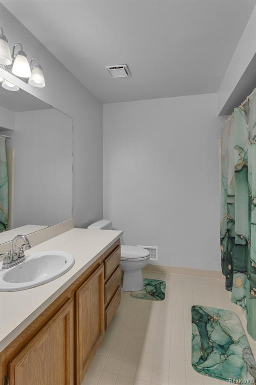 70 Meadow Wood Drive Rochester, MI 48307 - Photo 18 of 25