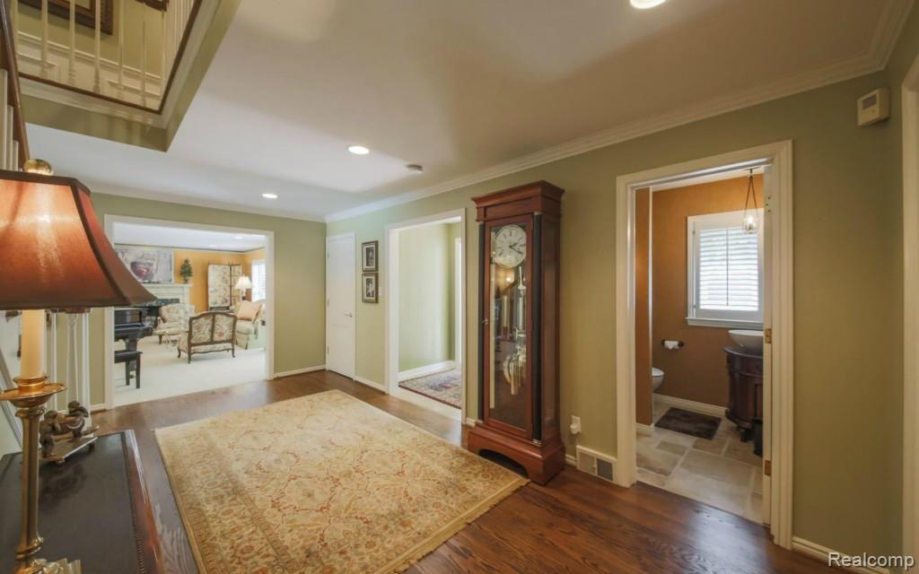 240 Touraine Road Grosse Pointe Farms, MI 48236 - Photo 4 of 50
