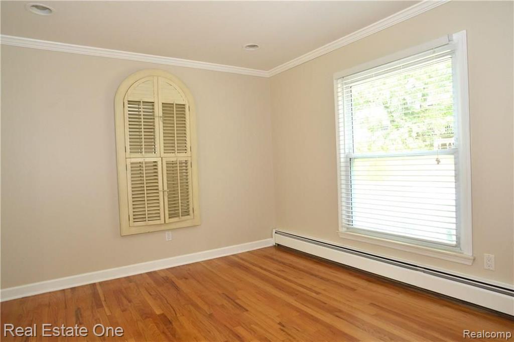 5574 Abington Road West Bloomfield, MI 48322 - Photo 7 of 34