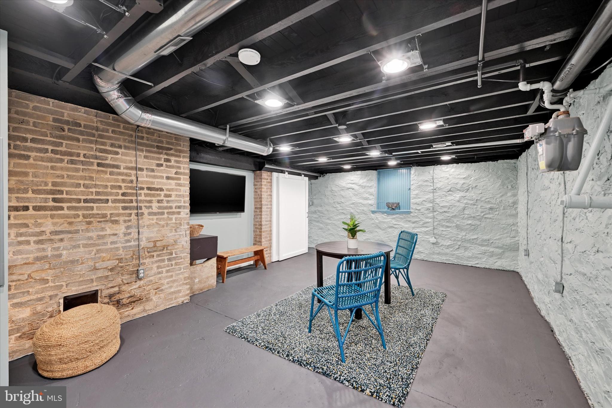 1 Merrymount Road Baltimore, MD 21210 - Photo 38 of 53 a dining room with furniture