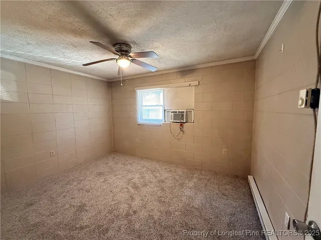 en empty room with ceiling fan and window