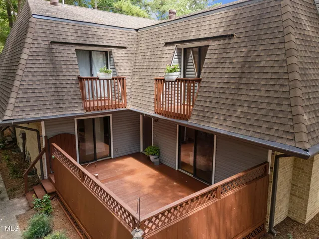 a view of an outdoor space