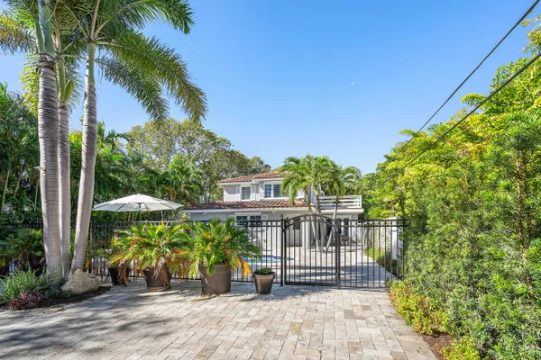 $8,000 | 820 Palm Trail, Delray Beach, FL 33483