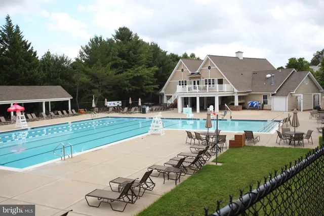 $950 | 913 Hillside Lake Terrace, Unit 410, Gaithersburg, MD 20878