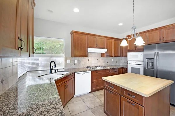 $3,000 | 40180 Eastwood Lane, Palm Desert, CA 92211
