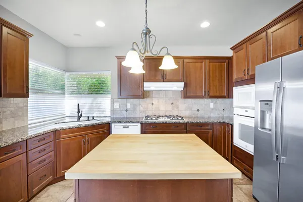 $3,000 | 40180 Eastwood Lane, Palm Desert, CA 92211