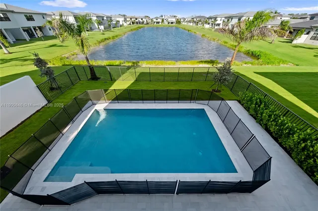 a view of an outdoor space