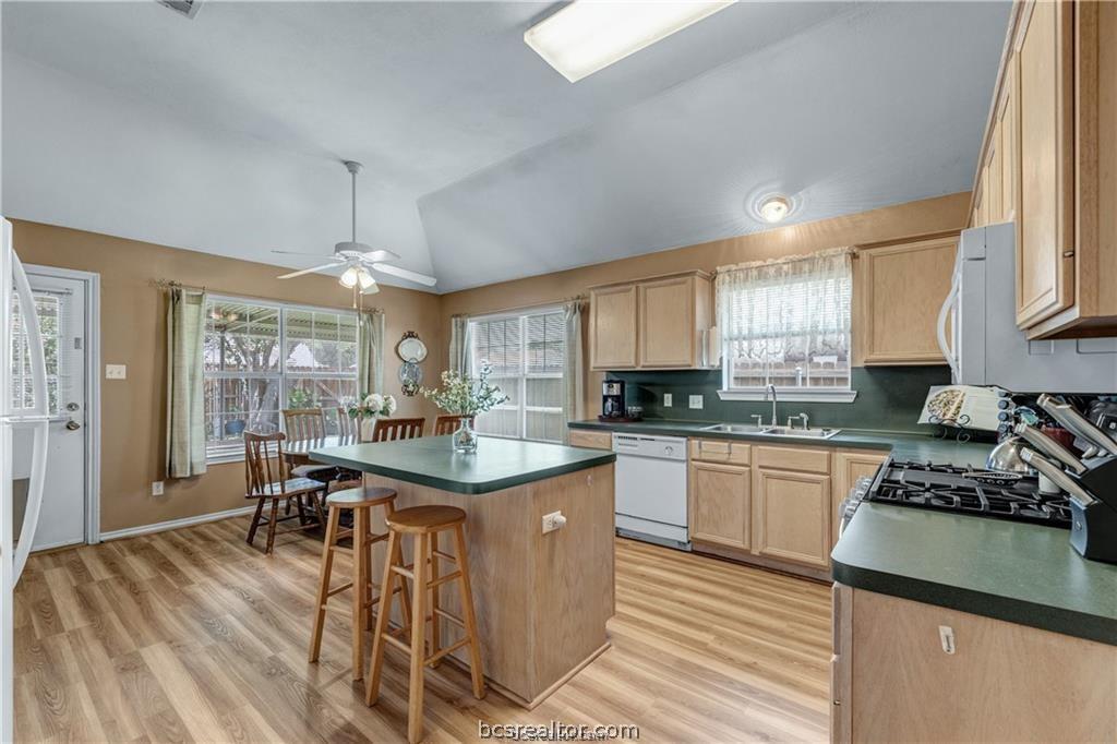 807 Azalea Court College Station, TX 77840 - Photo 5 of 23