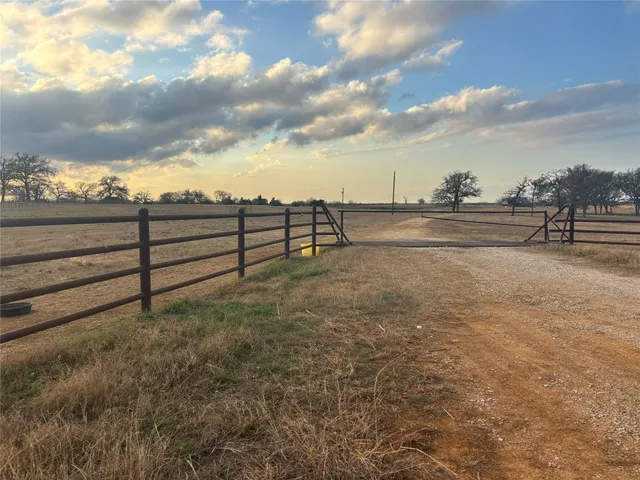 $625,000 | 2039 County Road 326, Giddings, TX 78942