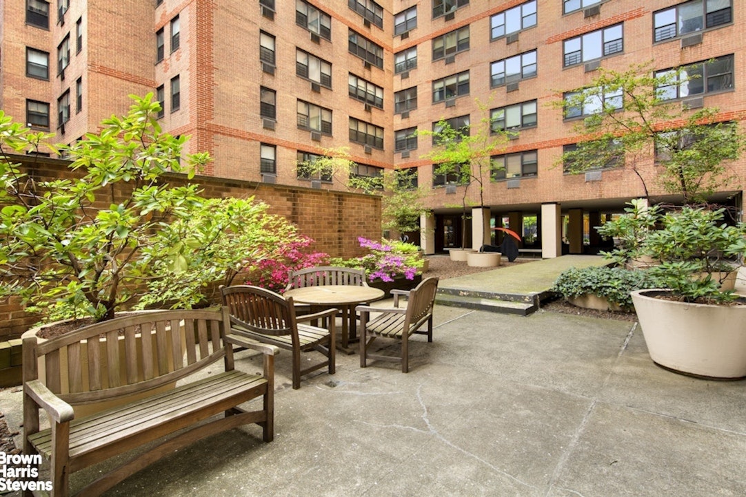 340 East 80th Street, Unit 17G Manhattan, NY 10075 - Photo 10 of 12