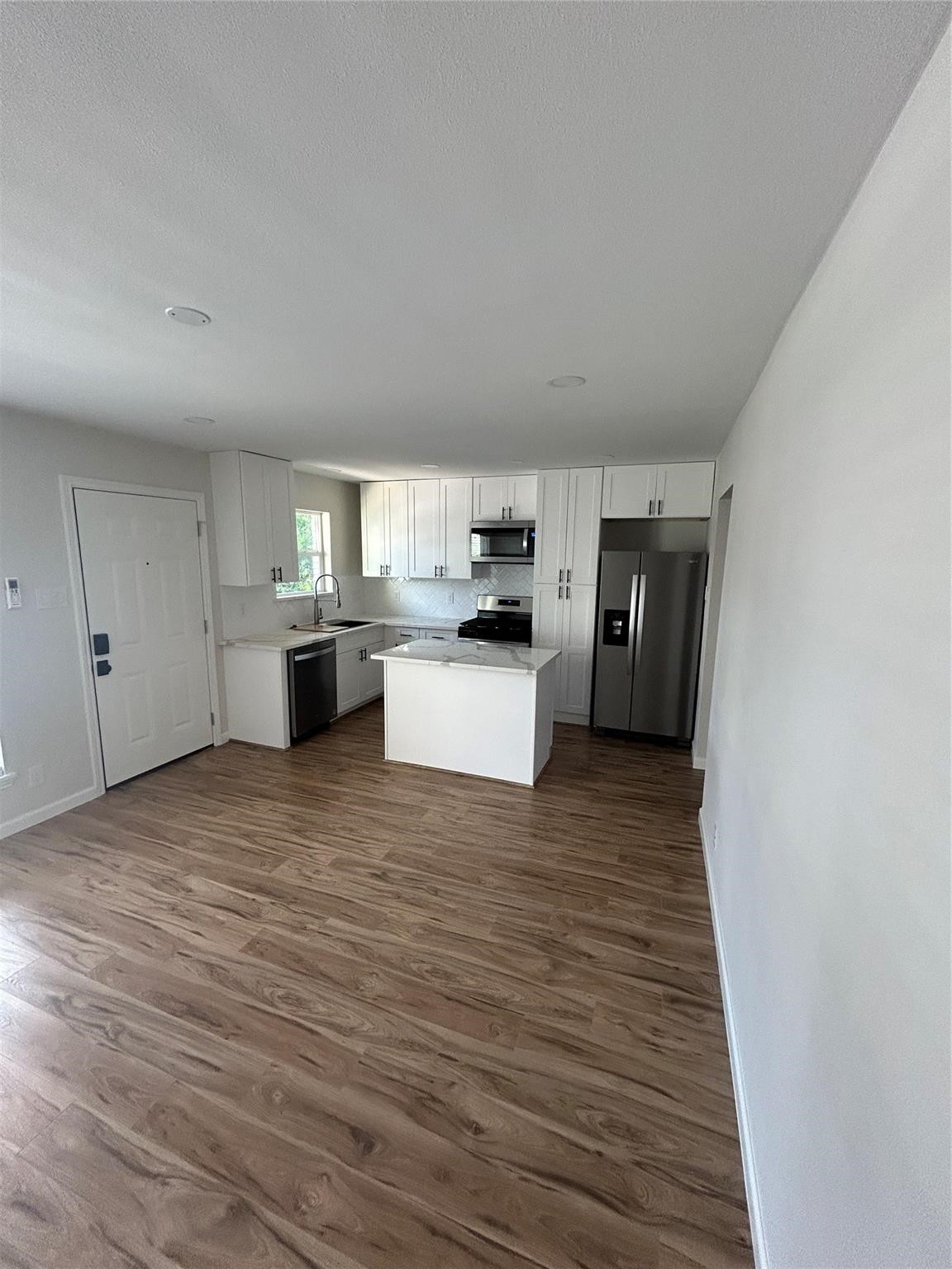 2009 Welch Street, Unit B Houston, TX 77019 - Photo 7 of 9 Gallery Image 7