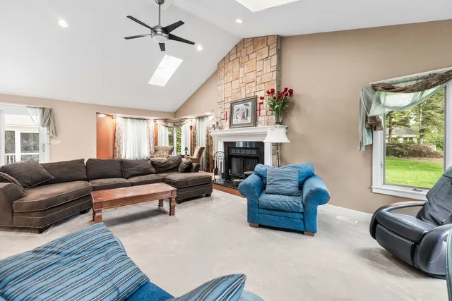 $599,000 | 23W620 Walnut Street, Roselle, IL 60172