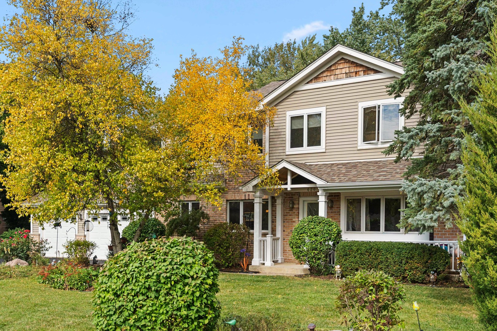 23W620 Walnut Street Roselle, IL 60172 - Photo 2 of 71 a front view of a house with a yard