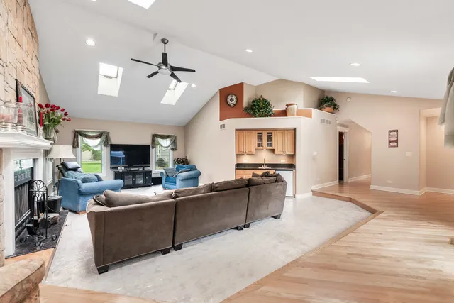 $599,000 | 23W620 Walnut Street, Roselle, IL 60172