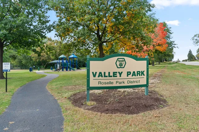 $599,000 | 23W620 Walnut Street, Roselle, IL 60172