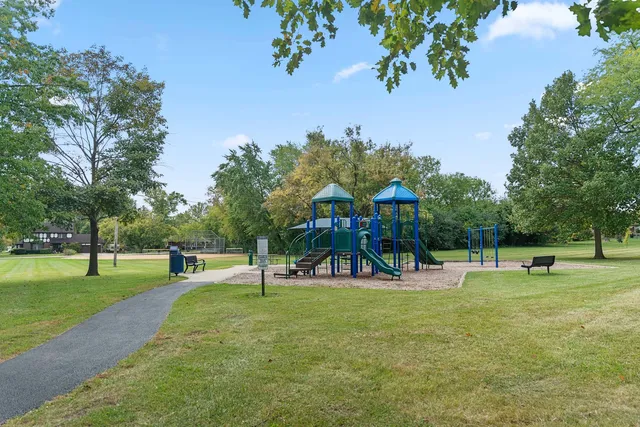 $599,000 | 23W620 Walnut Street, Roselle, IL 60172