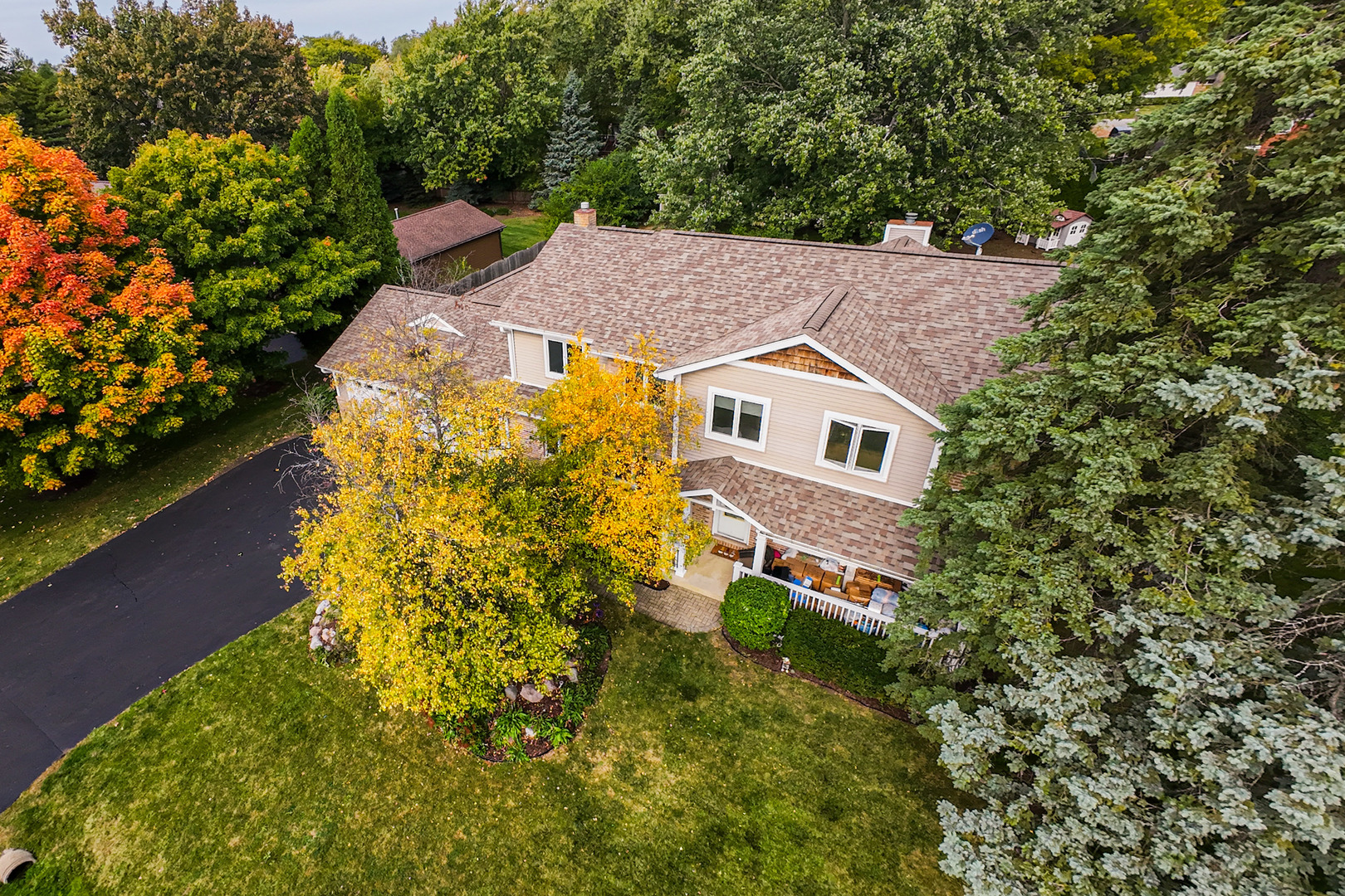 23W620 Walnut Street Roselle, IL 60172 - Photo 68 of 71 a aerial view of a house with a yard