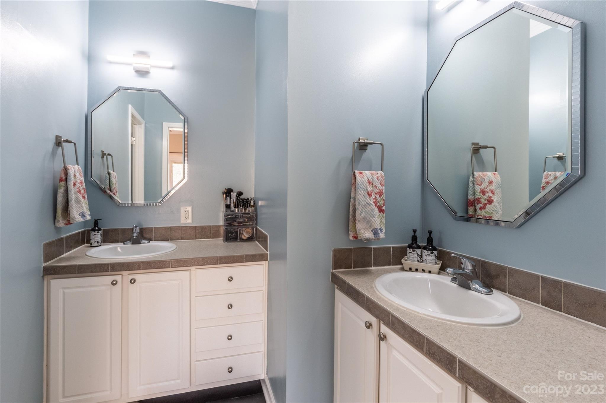 176 Dime Ridge, Unit 4 Sylva, NC 28779 - Photo 18 of 30 Gallery Image 18