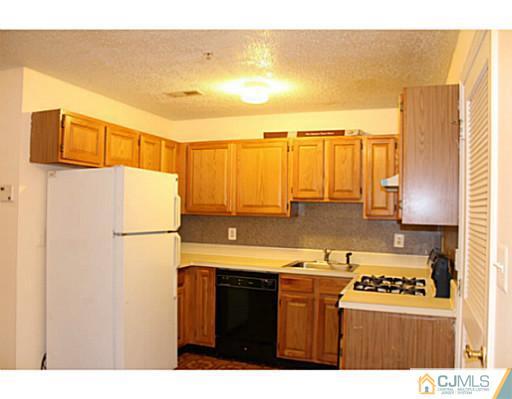 113 Inverness Drive Edison, NJ 08820 - Photo 2 of 16 Gallery Image 2