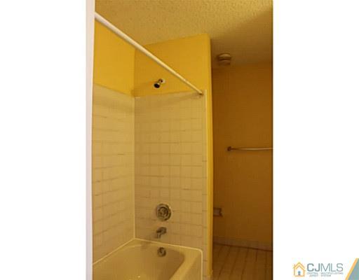 113 Inverness Drive Edison, NJ 08820 - Photo 13 of 16 Gallery Image 13