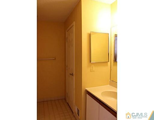 113 Inverness Drive Edison, NJ 08820 - Photo 14 of 16 Gallery Image 14