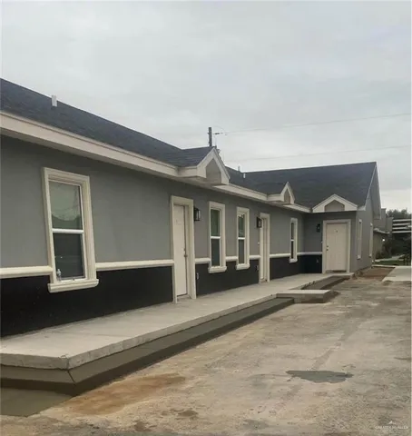 $915 | 507 East Ricky Crossland Avenue, Unit 3, Elsa, TX 78543