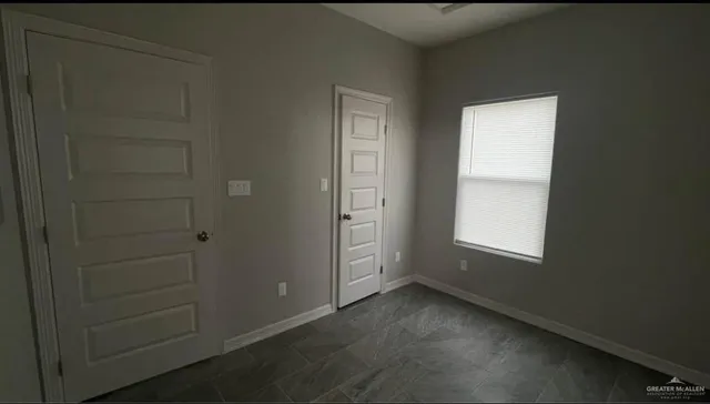 $915 | 507 East Ricky Crossland Avenue, Unit 3, Elsa, TX 78543