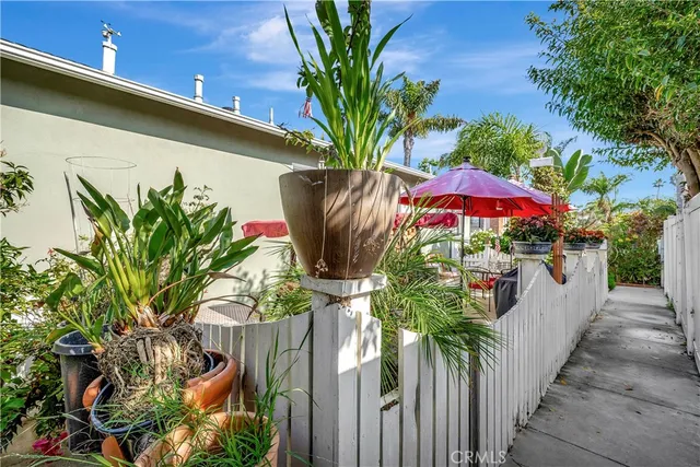 a view of a chairs and table in a backyard