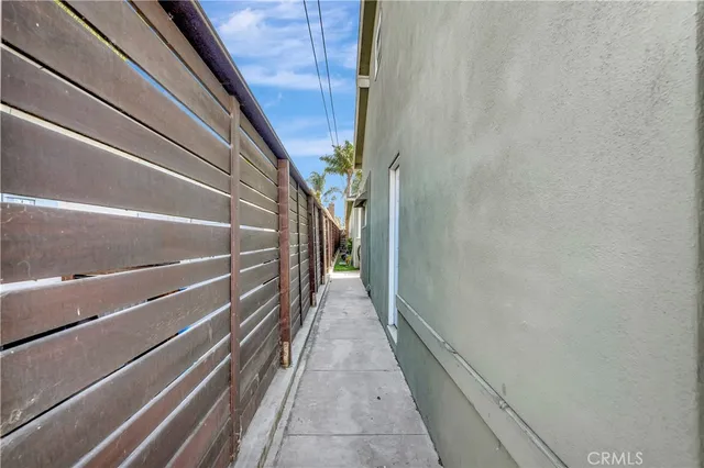 a view of a yard in front of house