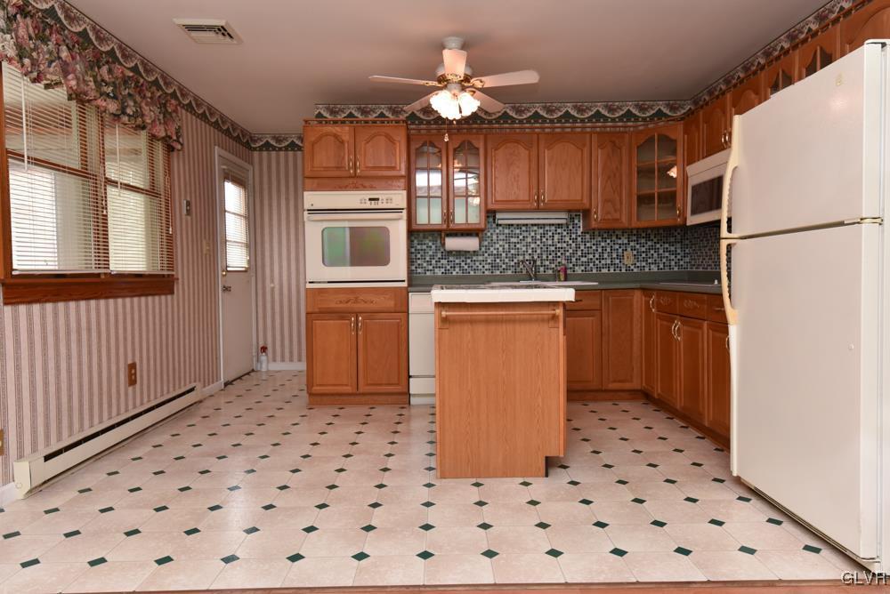 3858 Carter Road Bethlehem, PA 18020 - Photo 11 of 30 Gallery Image 11