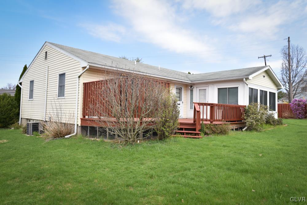 3858 Carter Road Bethlehem, PA 18020 - Photo 2 of 30 Gallery Image 2