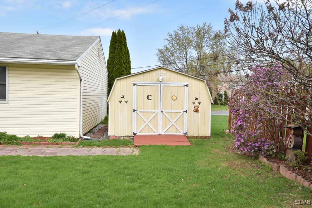 3858 Carter Road Bethlehem, PA 18020 - Photo 4 of 30 Gallery Image 4
