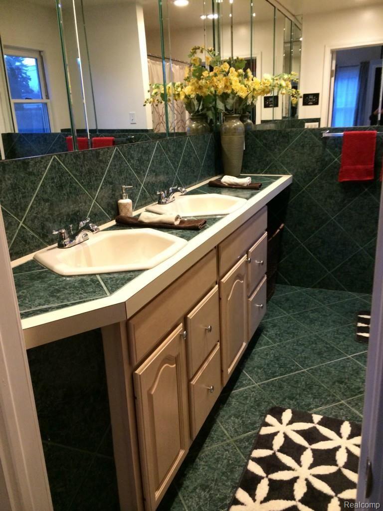 27625 Bunert Road Warren, MI 48088 - Photo 14 of 51 IMG_2832 - Copy.jpg