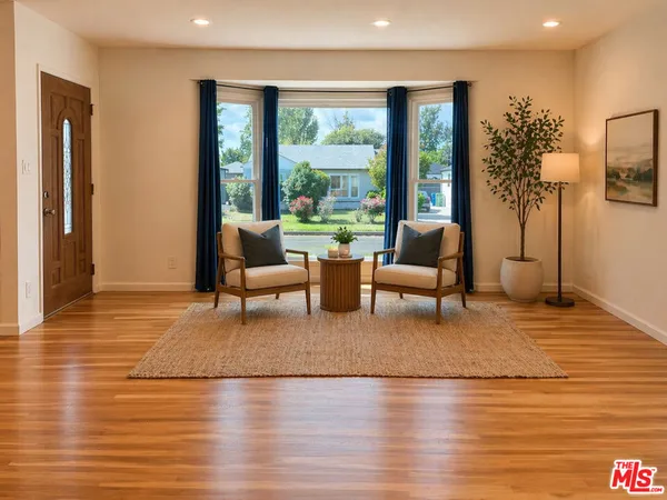 $5,200 | 17345 Hamlin Street, Lake Balboa, CA 91406