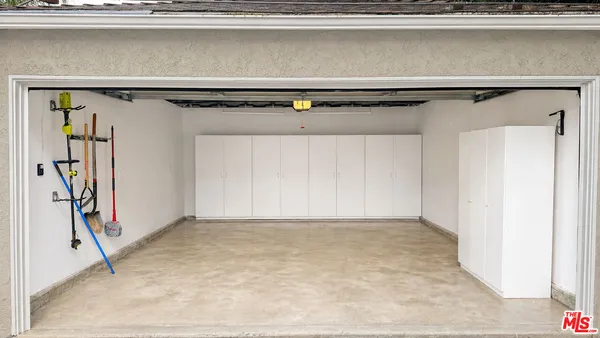 $5,200 | 17345 Hamlin Street, Lake Balboa, CA 91406