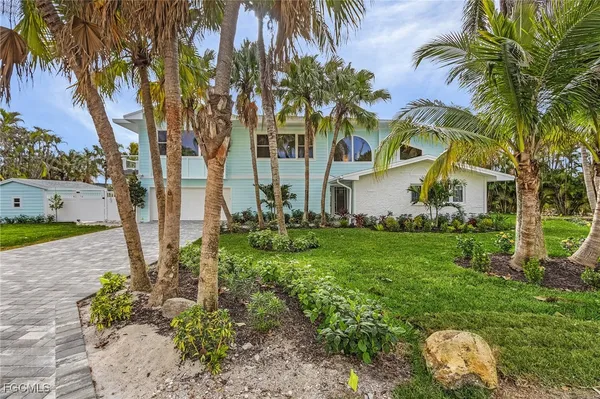a view of a garden with palm trees