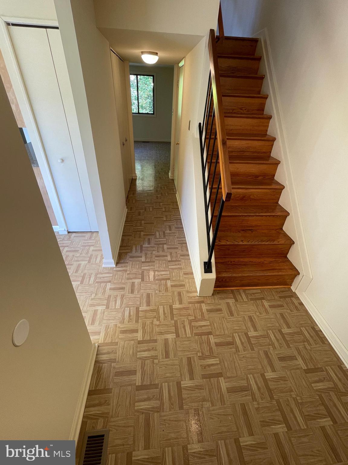 8916 Footed Ridge Columbia, MD 21045 - Photo 2 of 38 Foyer