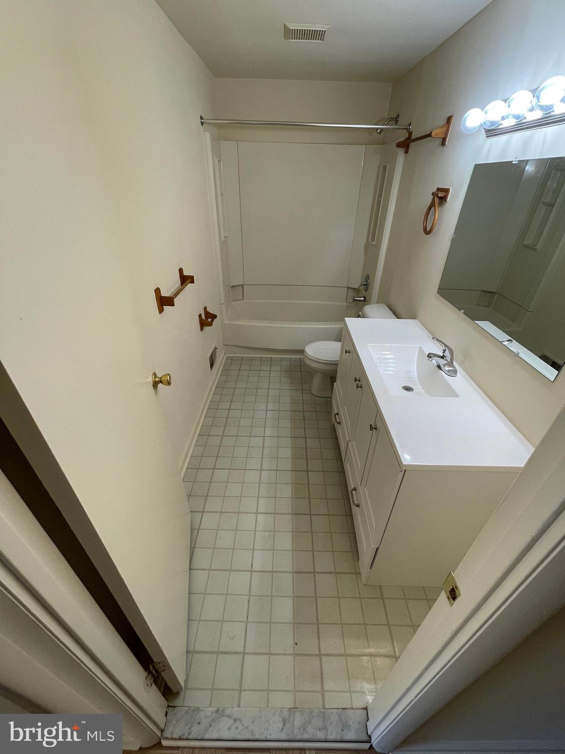 8916 Footed Ridge Columbia, MD 21045 - Photo 21 of 38 Bathroom