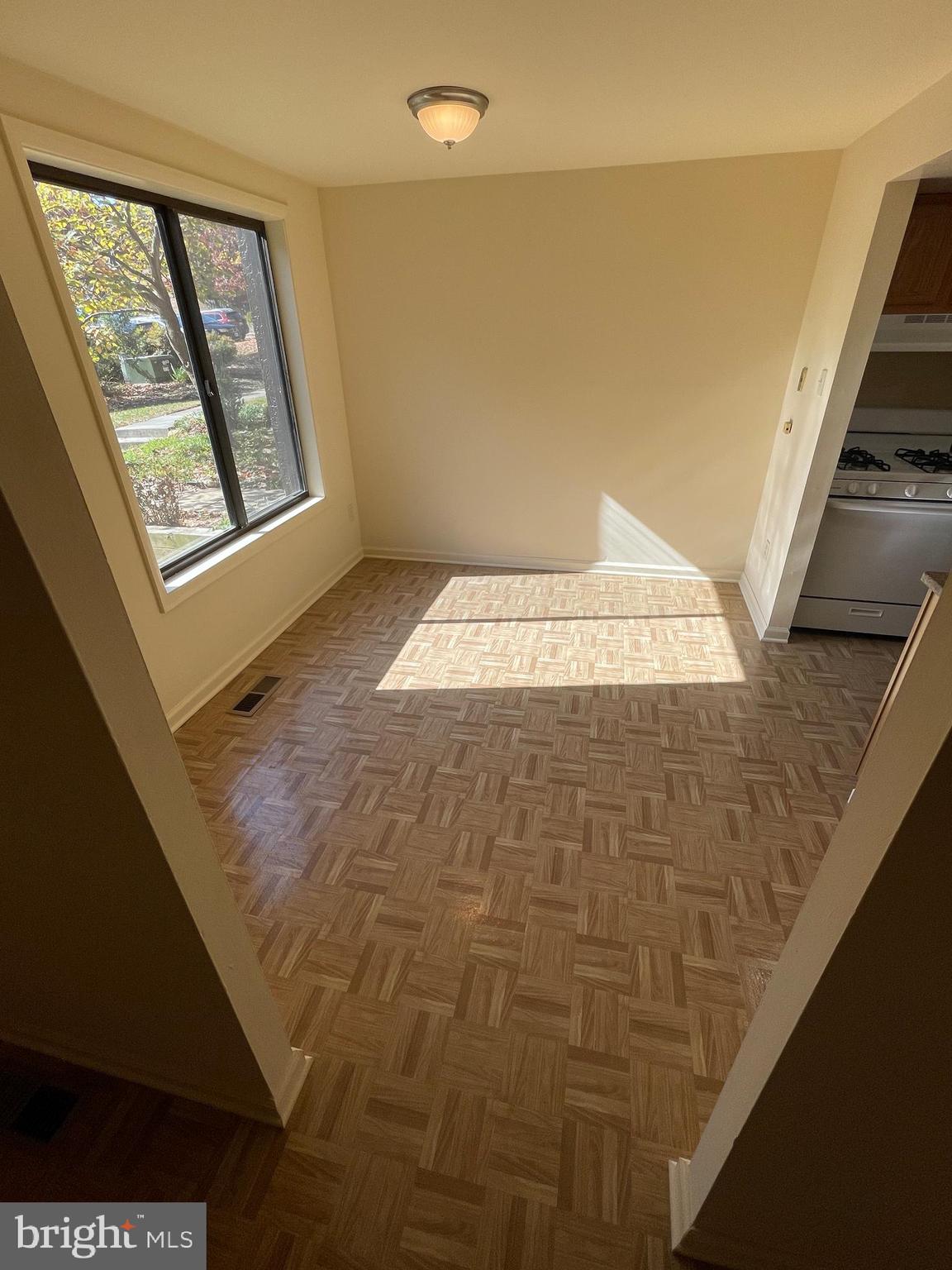 8916 Footed Ridge Columbia, MD 21045 - Photo 3 of 38 Dining room