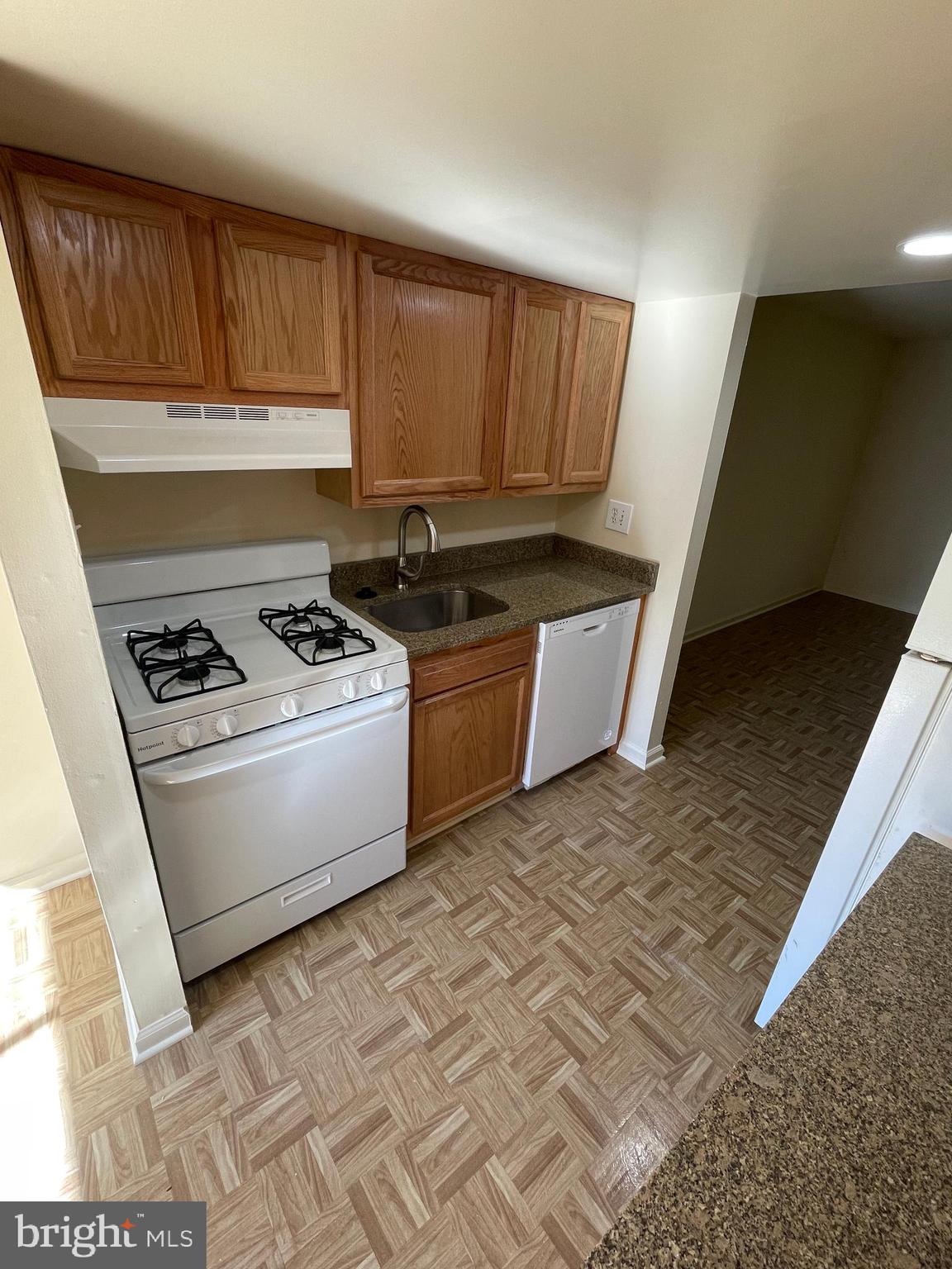 8916 Footed Ridge Columbia, MD 21045 - Photo 7 of 38 Kitchen