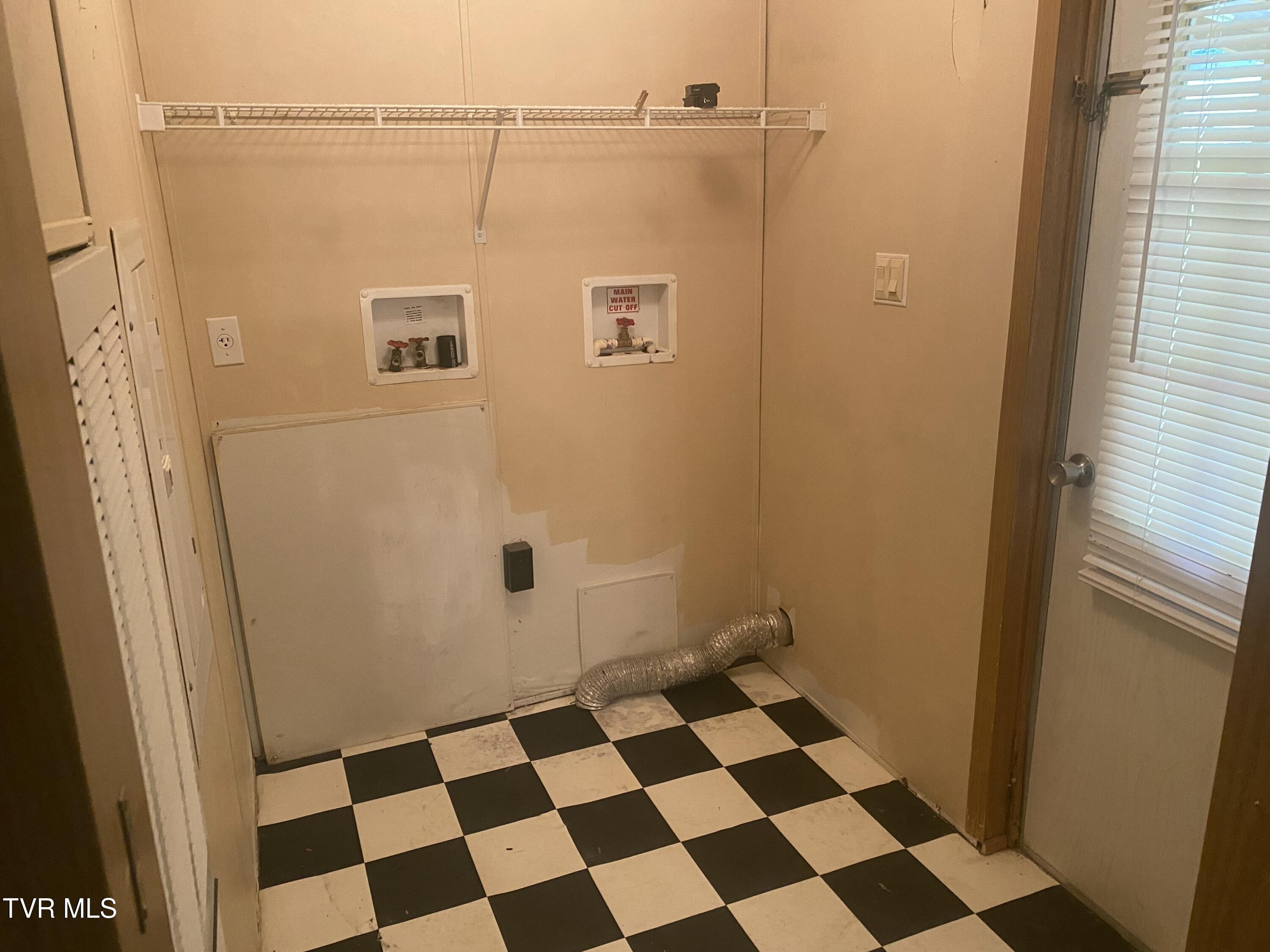 6218 Lake Road Big Stone Gap, VA 24219 - Photo 6 of 14 3AED2CA2-67EA-4FFF-A10F-5FC02FE009C0