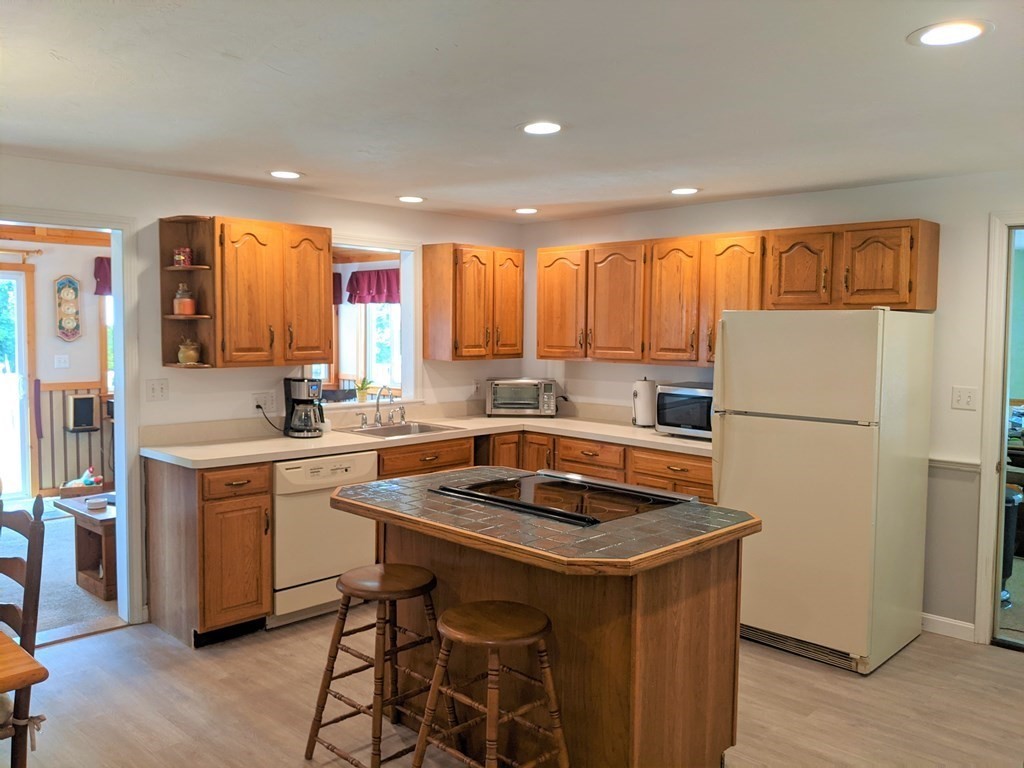 48 Clark Road Shirley, MA 01464 - Photo 4 of 42